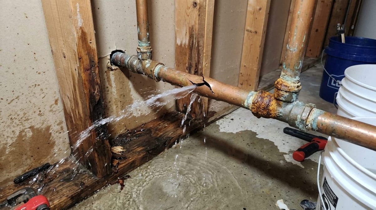 Polybutylene Pipes: The Hidden Liability in Older SoCal Homes 1 Broken House Pipe Replacement